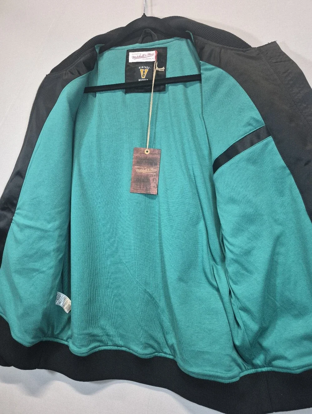 Mitchell & Ness Anaheim Mighty Ducks Satin Bomber Jacket Black NHL Vintage Large
